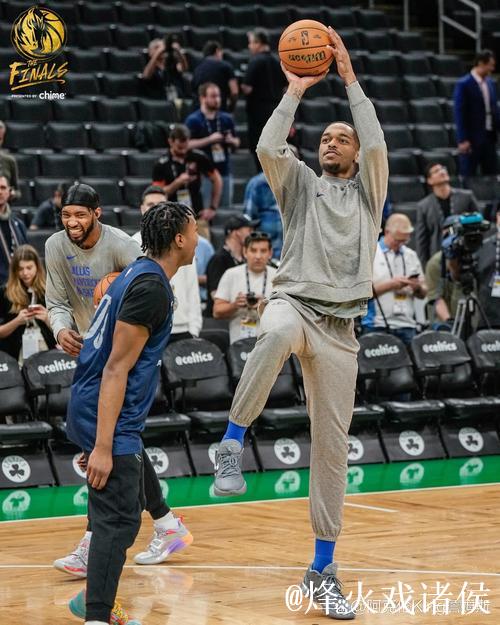 严阵以待！独行侠官媒晒众球员赛前训练照：盐湖城清晨训练